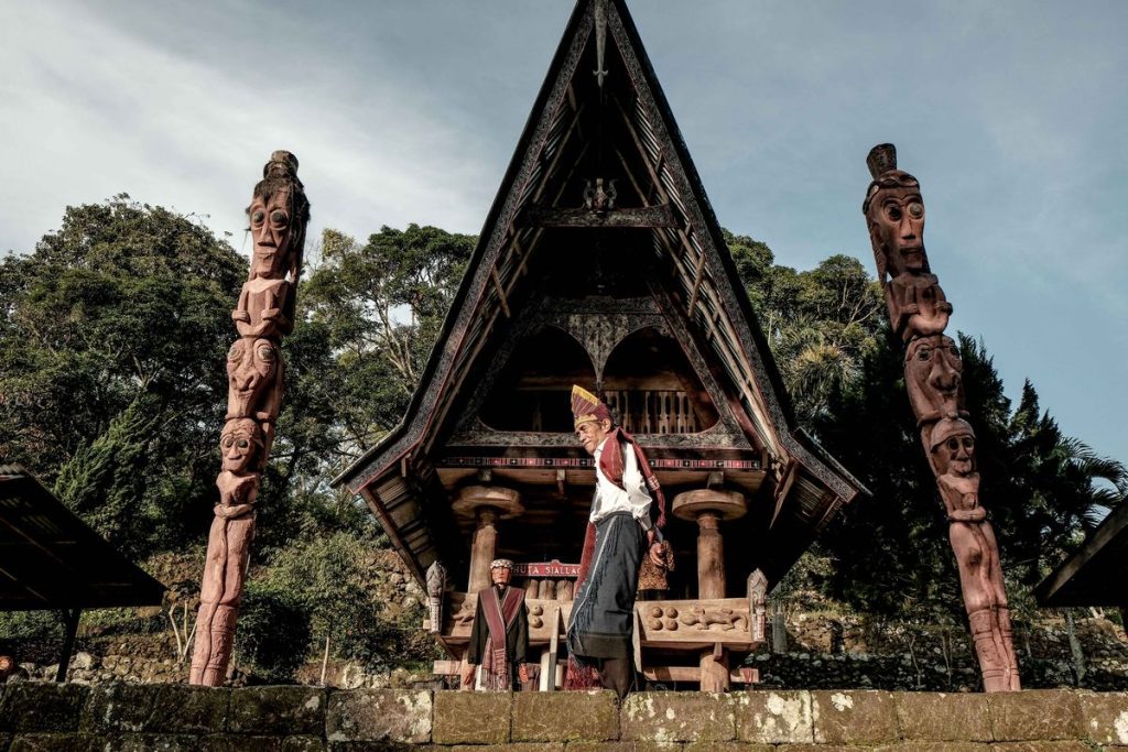 Keunikan Desa Adat Huta Siallagan Di Pulau Samosir