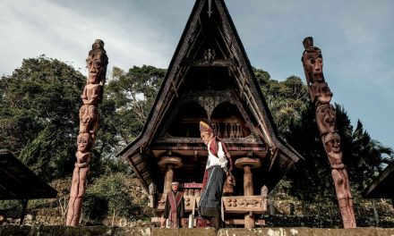 Keunikan Desa Adat Huta Siallagan Di Pulau Samosir