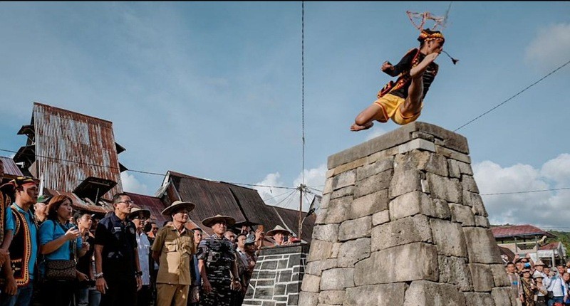 Sejarah Dan Makna Budaya Di Balik Lompat Batu Nias