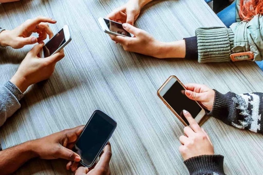 Perkembangan Teknologi Smartphone Dan Pengaruh Kehidupan