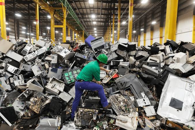 Sampah Elektronik: Limbah Perangkat Digital Dan Mengelolanya